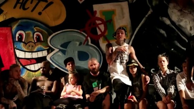 Travis Barker、Yelawolf、Tim Armstrong - Feet Underground