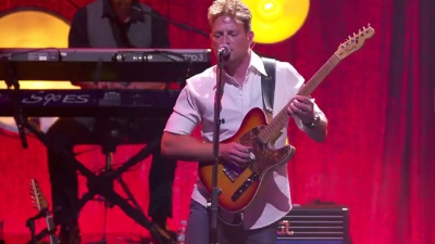 Lucy Hale、Joe Nichols - Red Dress