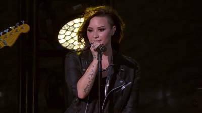 Demi Lovato - Skyscraper