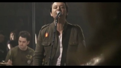 Manic Street Preachers、Nina Persson - Your Love Alone Is Not Enough
