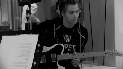 5 Seconds of Summer - Hearts Upon Our Sleeve
