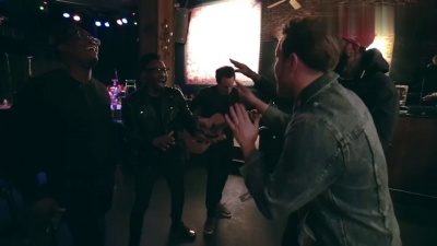 Travie McCoy、Olly Murs - Wrapped Up&Treasure; Mashup