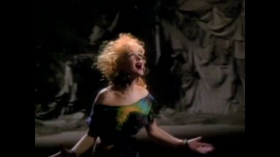Cyndi Lauper、Chuck D - What's Going On