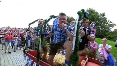 Dorfrocker - Oktoberfest-Song (ZDF-Fernsehgarten 22.09.2013)