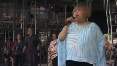 Mavis Staples、Lucky Peterson - Wade in the Water (Live from Bonnaroo 2011)