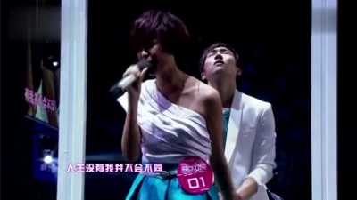 王野、喻佳丽 - 当爱已成往事（快女现场110805）