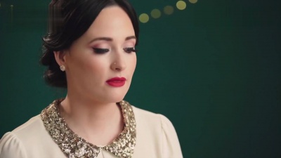 Kacey Musgraves - Christmas Makes Me Cry (Behind The Song)