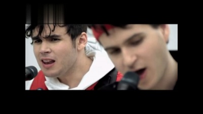 Vampire Weekend - Giving Up The Gun