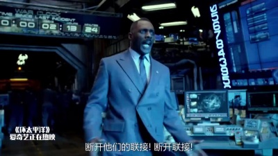 我是新人 - 小姐姐第一次进入机甲驾驶室差点把基地摧毁了  好可怜的小女孩