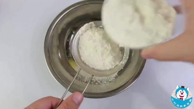 儿童欢乐谷 - 创意厨柜餐具清洗蔬菜制作美味披萨食玩过家家玩具套装故事