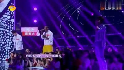 颓废的狼 - 林俊杰和素人合唱《修炼爱情》燃爆全场，唱的太走心了！