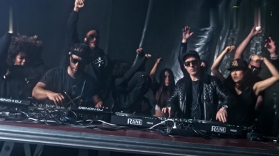 Lord Kossity、kool shen、FFB、Suprême NTM、Morvilous、DJ Statics、Joey Starr - Mosh Pit