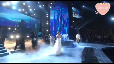 情感音乐琼姐 - 好青涩18岁的霉霉现场换装唱《LoveStory》，这就是美轮美奂