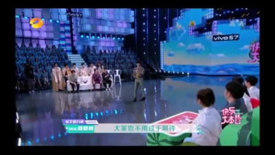 爱伤神 - 【快乐大本营】周震南这开场报幕绝了，马伯骞:这不是歌舞秀这是模仿秀