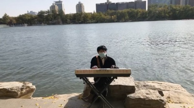 罗扬锦露 - 中国作曲家、演奏家罗扬露演奏《心愿》