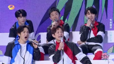 综艺最看点 - 《快乐大本营》马嘉祺熟练得像踩了18年滚筒