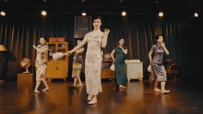 夏娃子 - 美哭了！复古风旗袍舞《秦淮景》小姐姐们太有韵味了！
