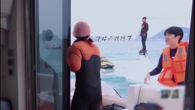 童童看综艺 - 《恰好是少年》董子健玩水上飞人吓到空中freestyle