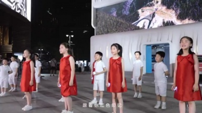 绣球花小合唱团 - 跟着你