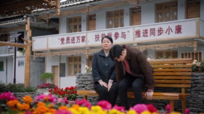 影视剧同学 - 《我们的新时代》杨医生认错人，意外说出石兰真实身世