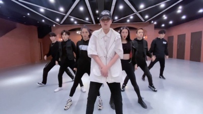 Sunnee杨芸晴 - Gimme Gimme
