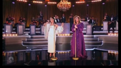 Kelly Clarkson、Ariana Grande - Santa, Can’t You Hear Me