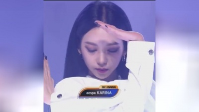 韩流小天使 - 《2021MAMA颁奖礼》karina带来的开场舞镜头好美！
