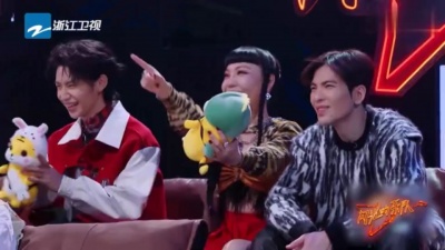 李玉刚、梁龙、信、金润吉、周洁琼、闪光的乐队 - 枉凝眉