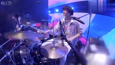 N.Flying - 파란 배경 (Blue Scene)