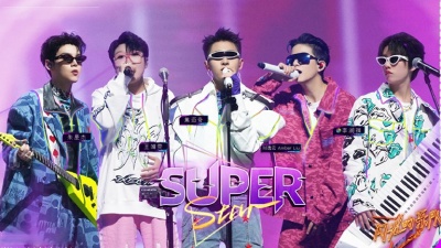 刘逸云 Amber Liu、朱星杰、焦迈奇、李润祺、王靖雯、闪光的乐队 - Super Star