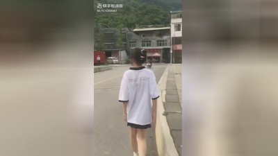 彦彦不吃香菜 - 有个百褶裙的女朋友不好？？