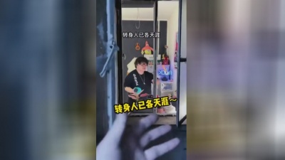 吖啊啊 - 百分之九十的人打出“sl”都是“失恋”#合十说尽人间繁华#歌曲合十