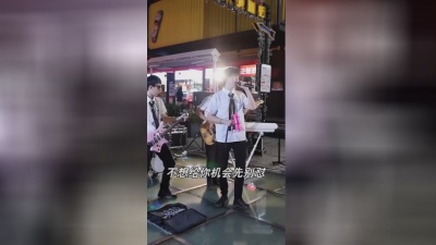 走心小迷妹 - 今天点歌的小姐姐你们认识吗？ @蓝光乐队