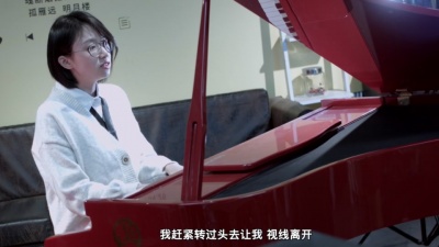 综艺奇葩酱 - 钢琴弹唱《车站》送别你的爱人，感受这首车站，画面太凄美