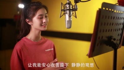 开箱晏 - 美女翻唱《爱的供养》好听到无法自拔，旋律美极了