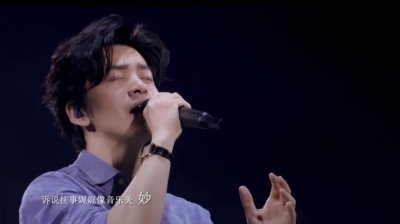小花妞 - 双向奔赴的爱多美好啊，千言万语汇成了一句谢谢你～#向全世界安利 #演唱会 #李健 #开口跪 #谢谢你 #舞台