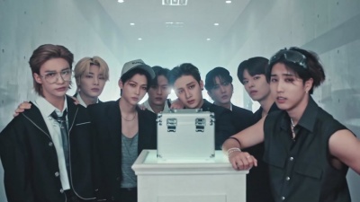 Stray Kids - Give Me Your TMI