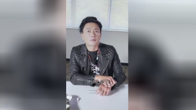 影视大网罗 - 《法证先锋5》全员用道具摆大写的V