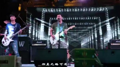 何健俊杰 - 现实社会