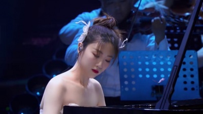 丰兄来了呀 - #被张纯烨弹的梁祝美哭 #蒙面舞王 开场秀太绝了吧！ 张纯烨钢琴版梁祝好惊艳，你看倒指间飞舞的蝴蝶了吗？