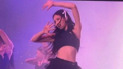 韩流小天使 - 《2022 BLACKPINK洛杉矶演唱会》JENNIE新歌《YOU&ME》舞台