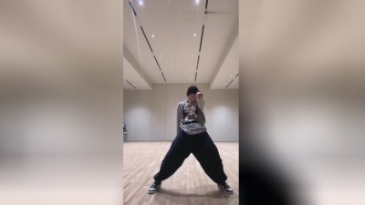 韩流小天使 - 崔然竣跳《TINNITUS》舞蹈视频