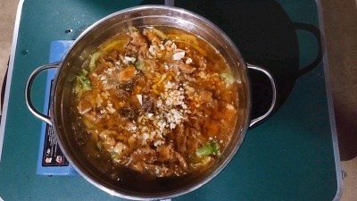 账号已注销 - 饿了，做个家常版的水煮肉片小喝一口，幸福就是这么简单