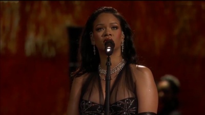 Rihanna - Lift Me Up