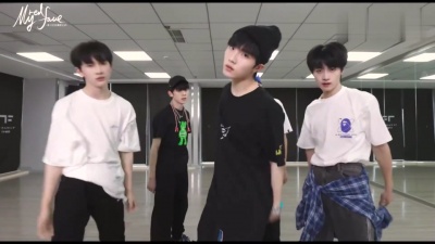TF家族-朱志鑫、TF家族-左航、TF家族-苏新皓、TF家族-张峻豪、TF家族-余宇涵 - Run It！