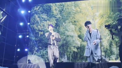 爱豆圈 - 何洛洛《窗台上的乌云》2023巅峰音乐节饭拍现场