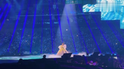 爱豆圈 - 梁静茹《慢冷》2023梁静茹当我们谈论爱情世界巡回演唱会上海站饭拍