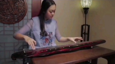 幽中竹 - 关山月 古琴名曲，现在请两位美女老师PK同一首曲你更喜欢谁的