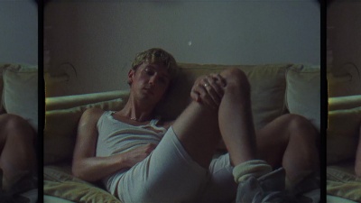 Troye Sivan、Guitarricadelafuente - In My Room