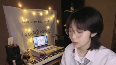 尹露浠、好乐无荒 - 7710